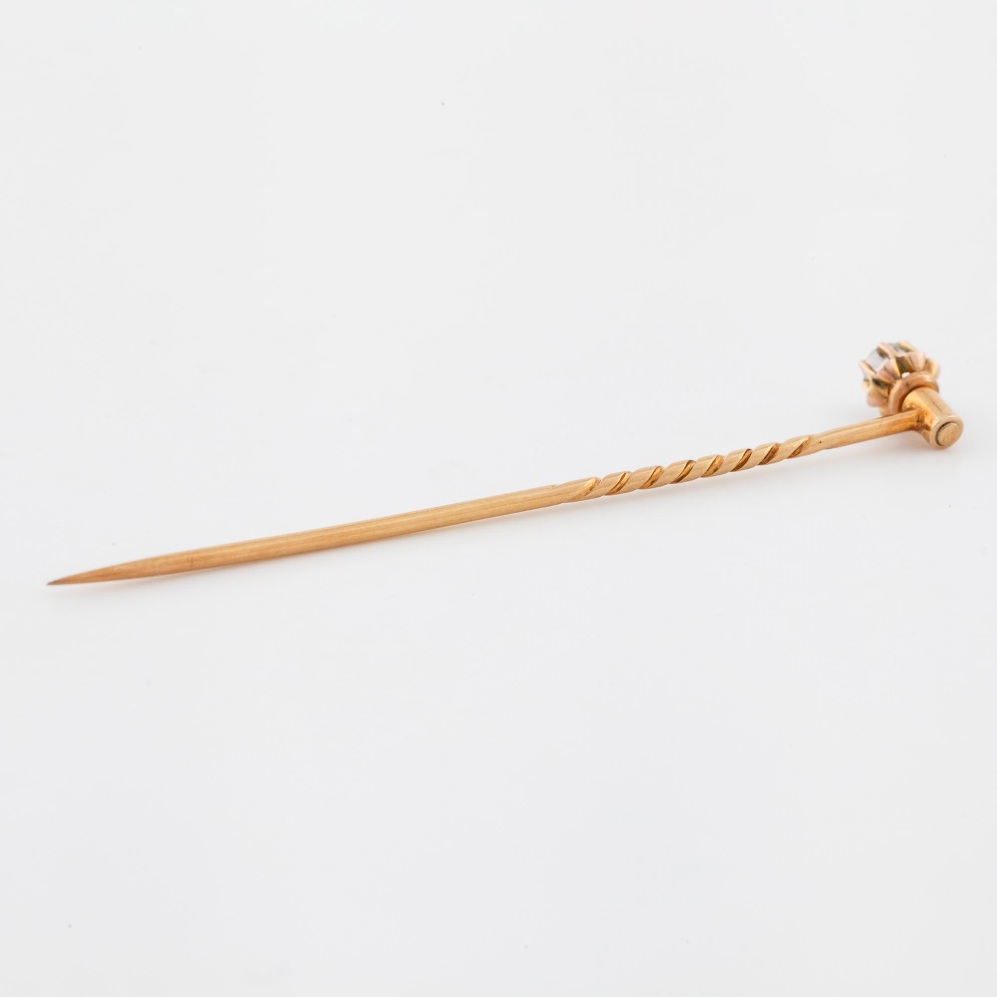 A old cut diamond brooch/pin.