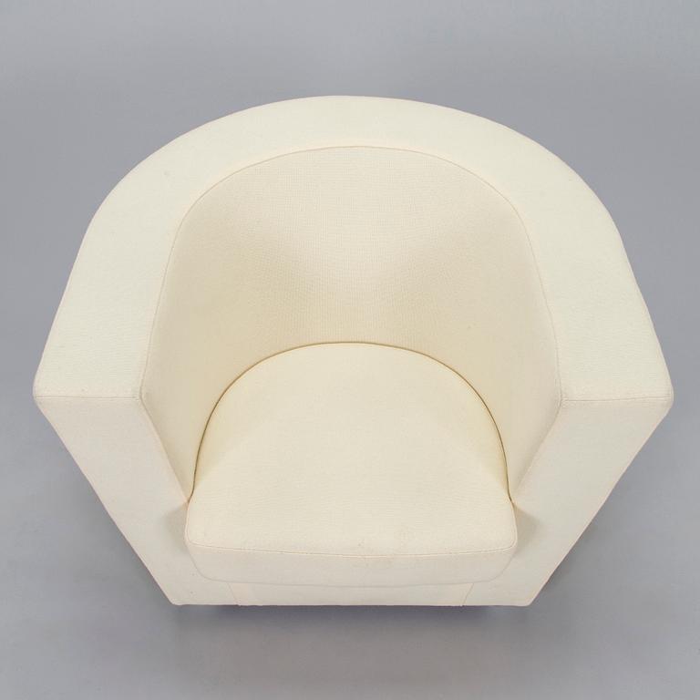 Eero Aarnio, nojatuoli, "Studio-tuoli", Arto Nyberg Show, suunniteltu 2007.