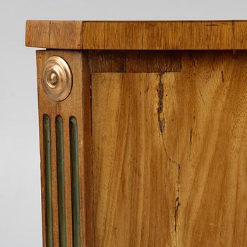 Byrå, sengustaviansk, sent 1700-tal.