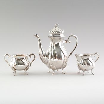 KAFFESERVIS, 3 delar, silver, svenska importstämplar, 1900-talets första hälft. Vikt ca 1009 g.