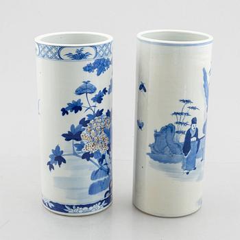 Two porcelain brush pots/vases, China, Qing dynasty, 19th century.