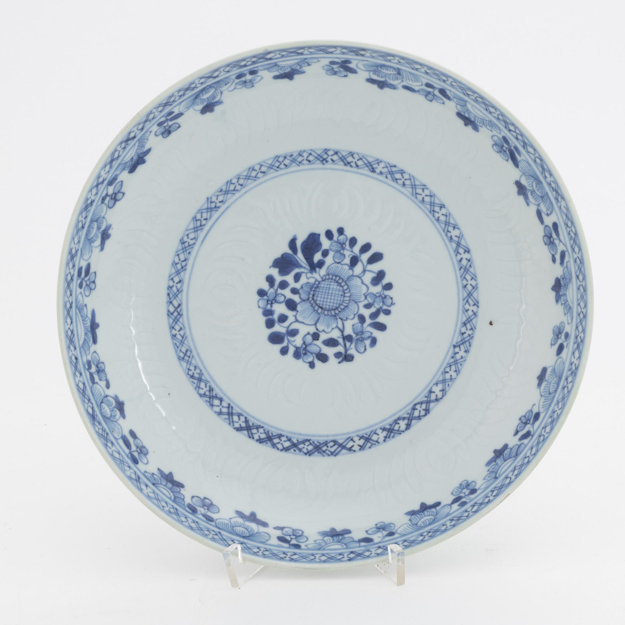 Skålfat, porslin, Kina, Qingdynastin, Qianlong (1736-95).
