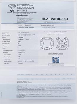 RING, 1 cushionslipad diamant 1.22 ct G/vvs2 + 10 briljantslipade diamanter 0.50 ct. IGI sertifikat.