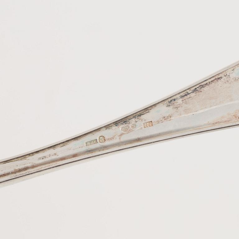 Bestickuppsättning, silver, 59 delar, "Svensk Spets", mestadels KG Markströms Guldsmed AB, 1916-1931.