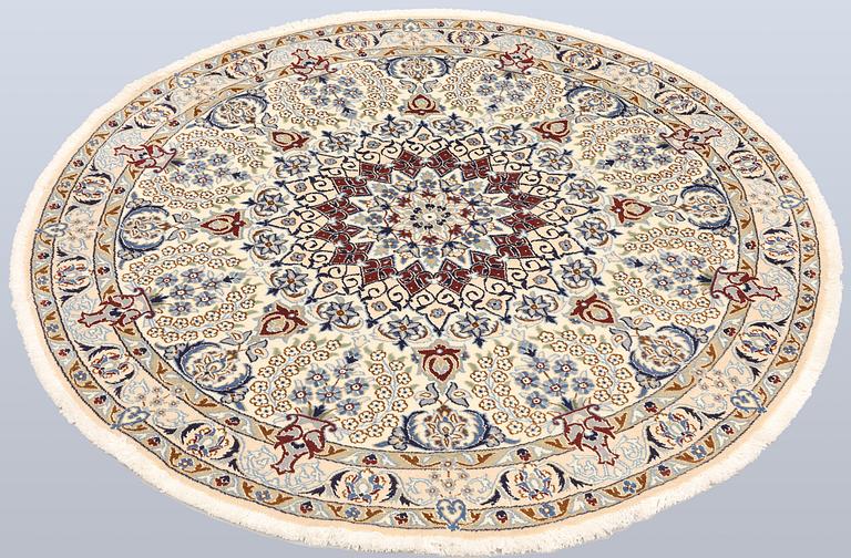 A part silk Nain rug, so-called 9LAA, diameter 146 cm.