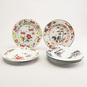 A set of six different Chinese 18/19th porcelain plates.