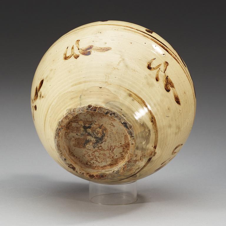 A Chitzhou glazed vase, Yuan dynasty (1271-1368).