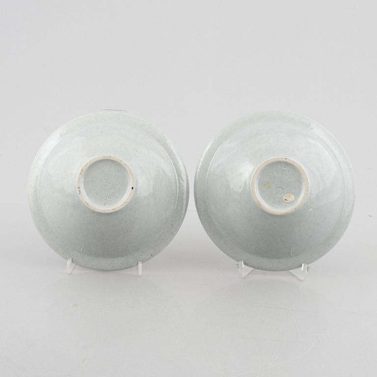 Lisa Larson, vaser, 2 st och skålar, ett par samt terrin med lock och skål med lock, stengods, Gustavsberg.