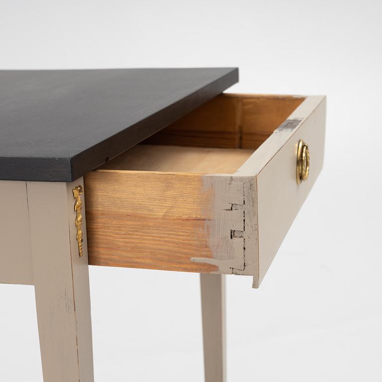 Side table, first half of the 20th century.