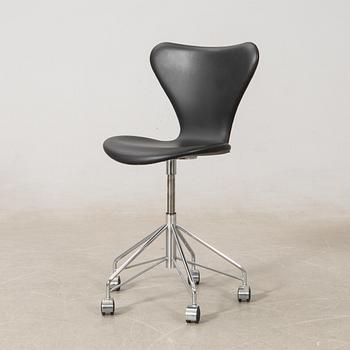 Arne Jacobsen, office chair, "The Seven", Fritz Hansen, Denmark.