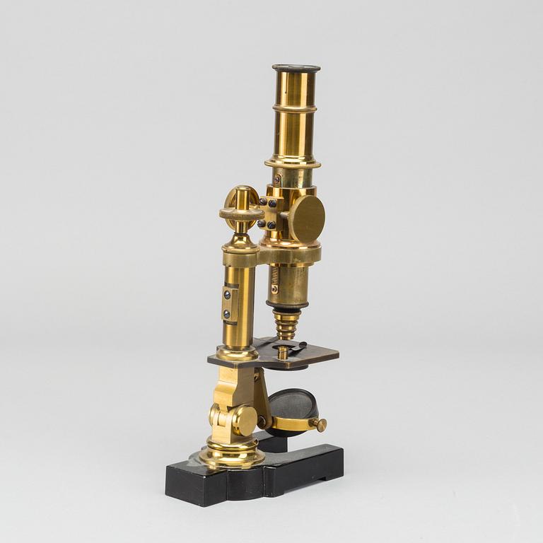 A moncular microscope around 1900.
