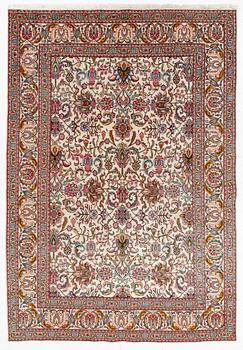 Rug, Tabriz, 250 x 365 cm.