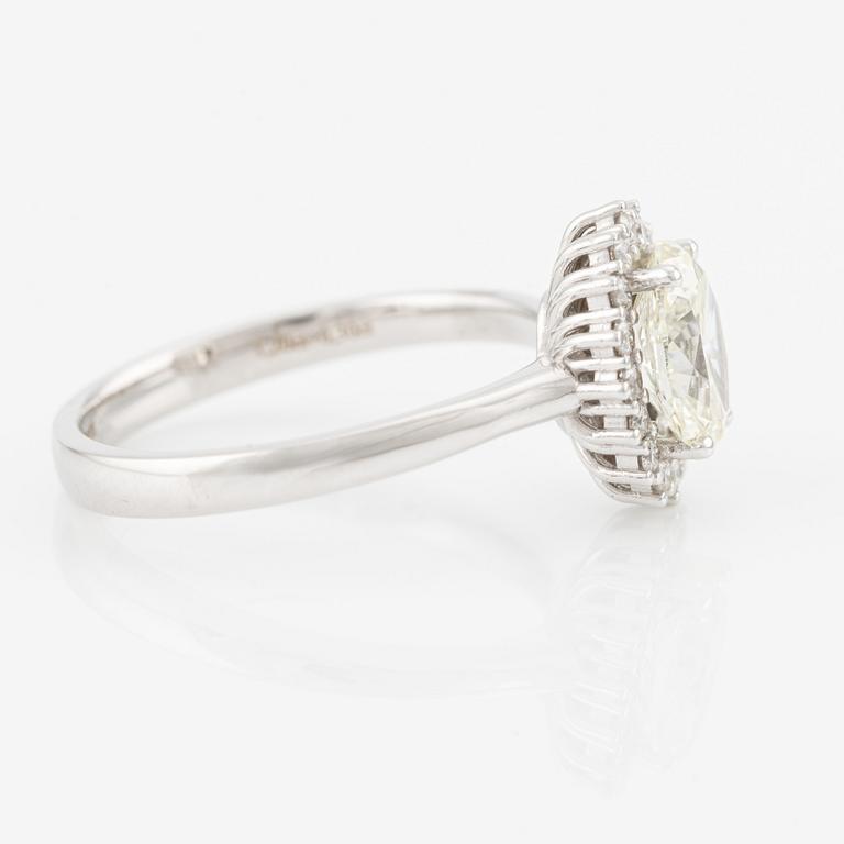 Ring with an oval brilliant-cut diamond of 1.20 ct accompanied by the following GIA report.