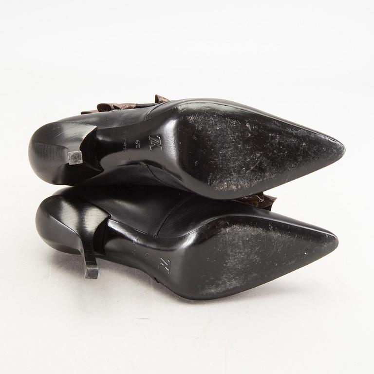 LOUIS VUITTON, ankle boots, Janet, monogram and black leather, original box, dustbags and invoice, storlek 39.