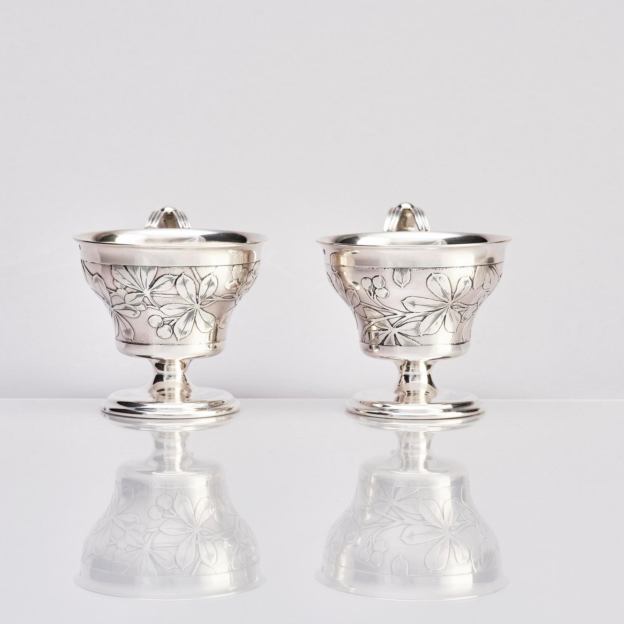 Teodor Werner & Co, ett par tekoppar med fat och skedar, silver, sannolikt Warzawa, 1899-1904.