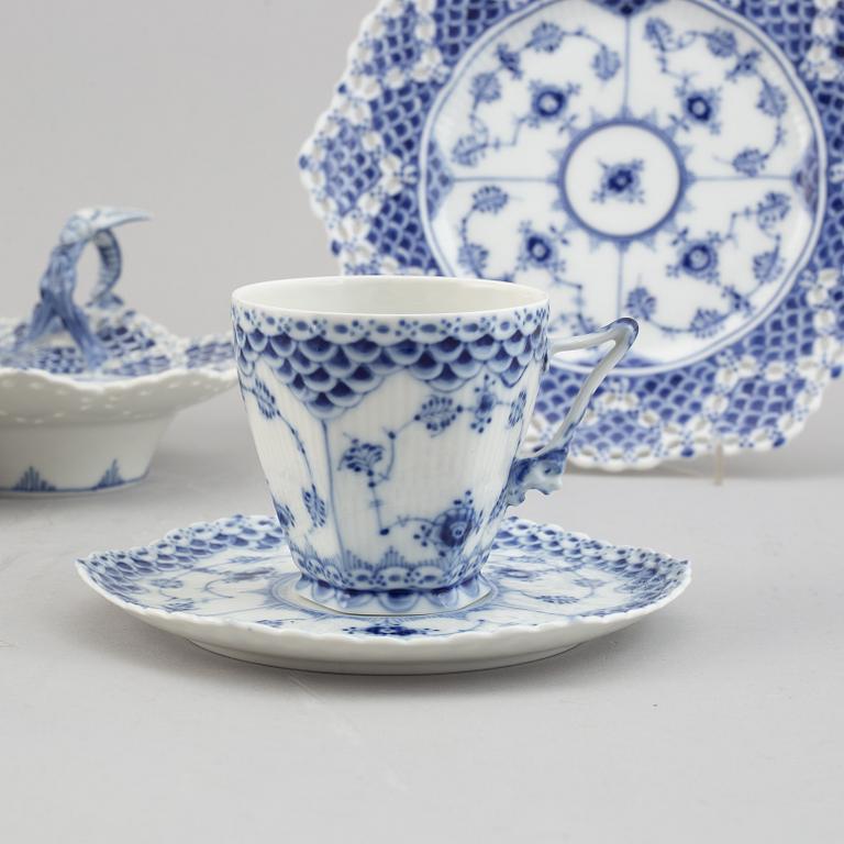 A Royal Copenhagen porcelain half lace "Musselmalet" service 21 pcs.