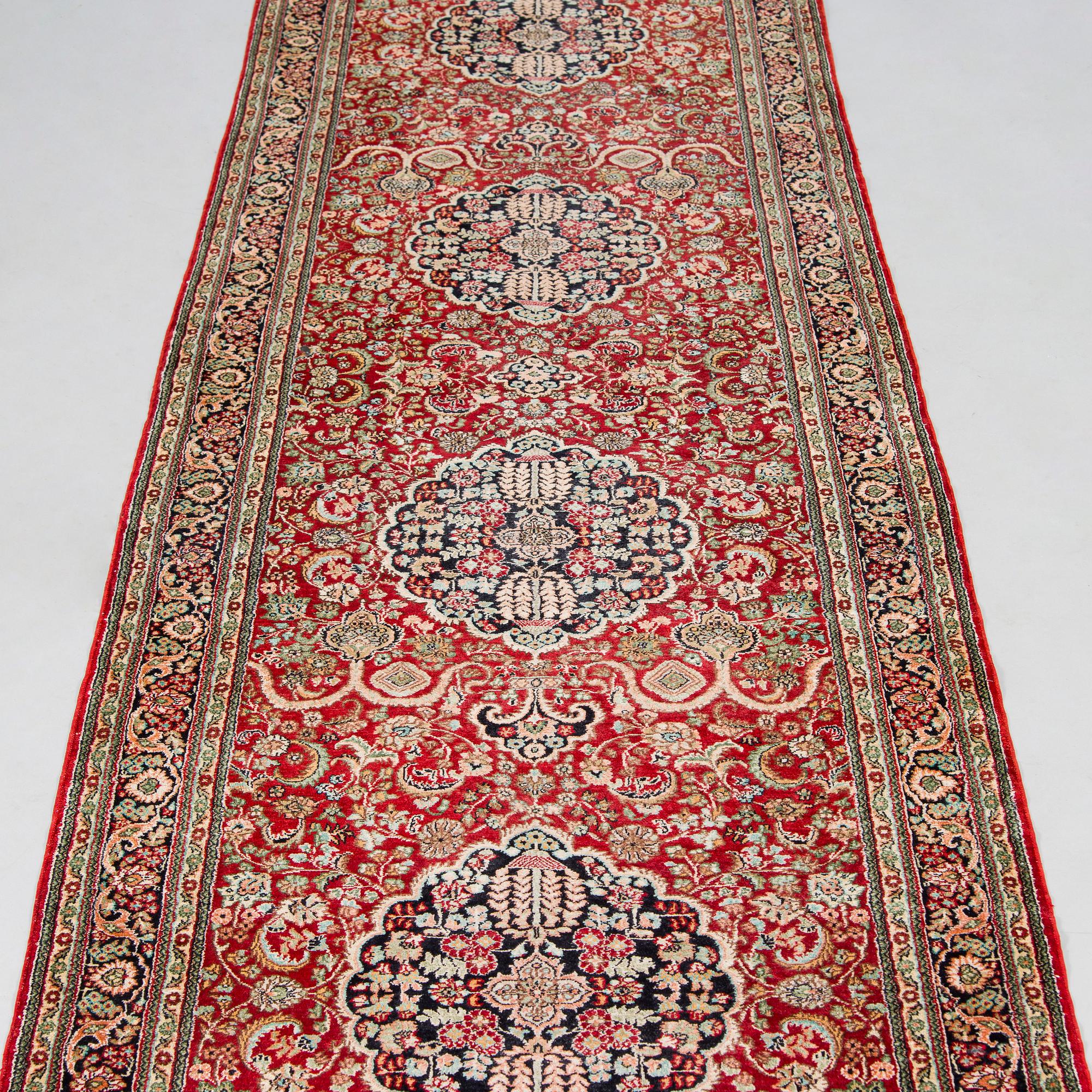Gallerimatta, silke, orientalisk, 301 x 76 cm.