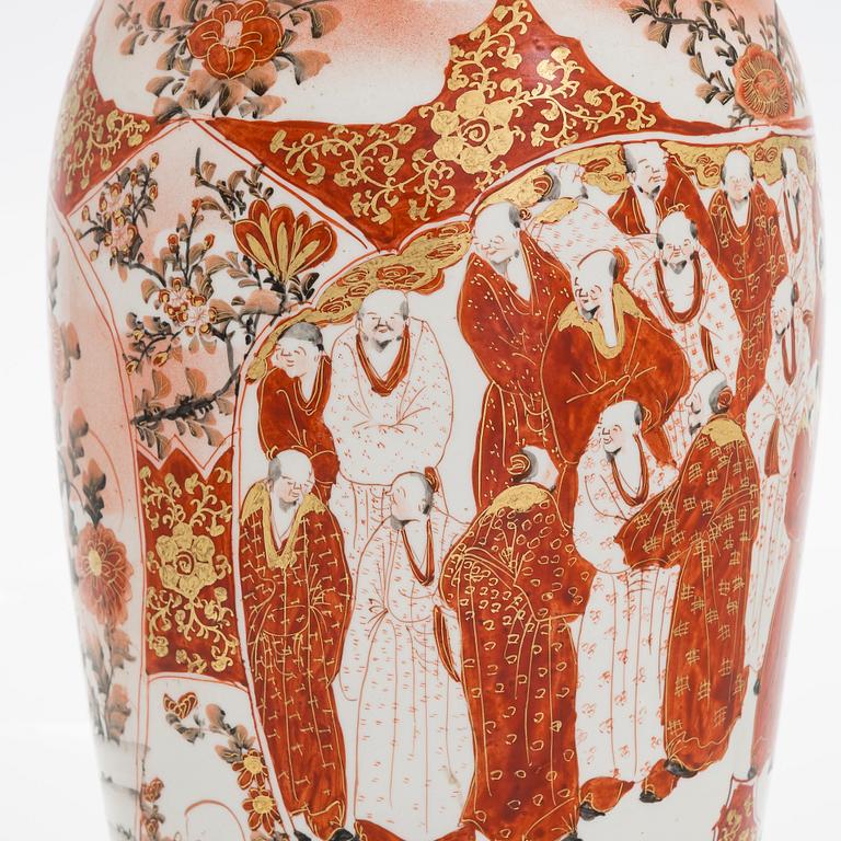 A Japanese porcelain vase from the Meiji period (1868-1912) .
