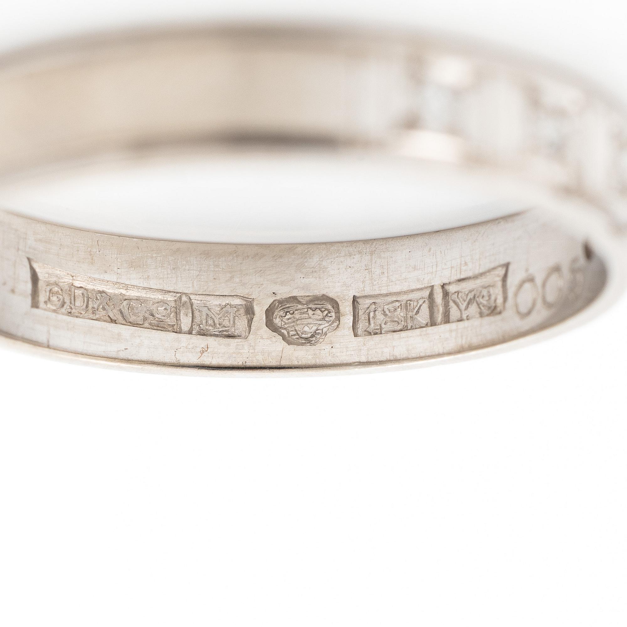 Half-eternity ring, 18K white gold with octagonal-cut diamonds.