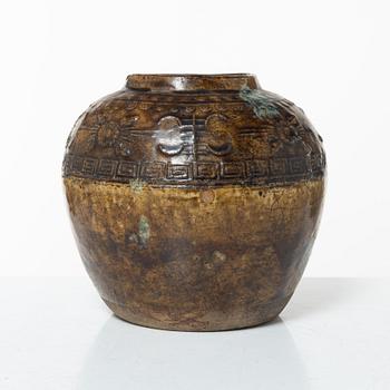 A glazed jar, Southeast Asia, 17th century.