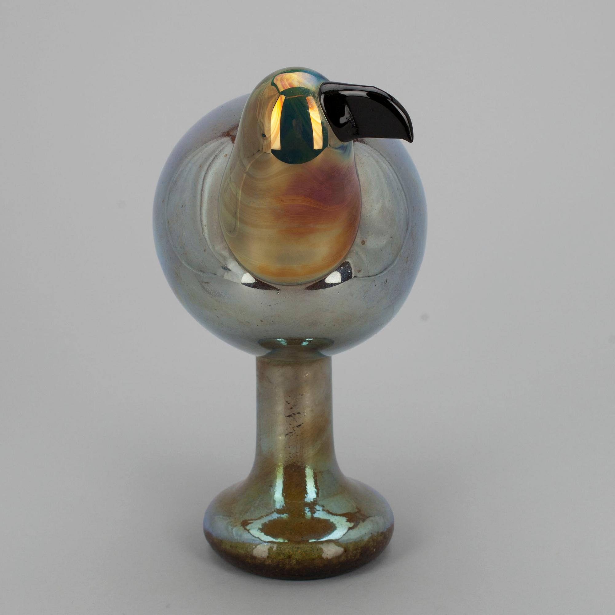 FÅGEL, glas, sign. O. Toikka, Nuutajärvi 74/150.