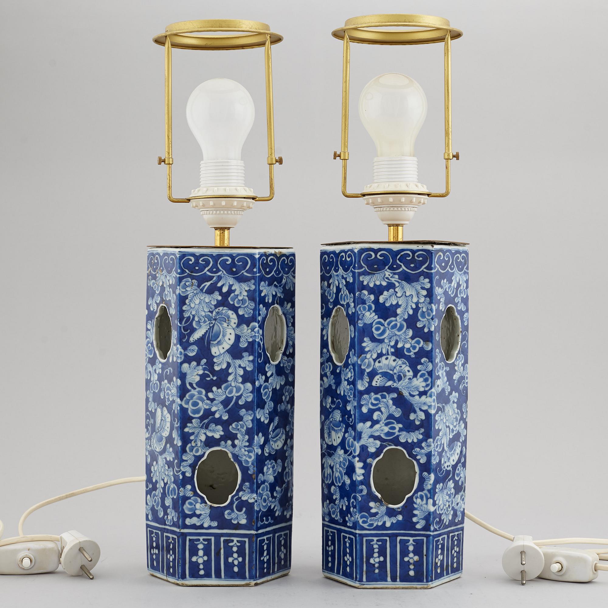 A pair of lanterns/mounted as lamps, late Qingdynasty, circa 1900.