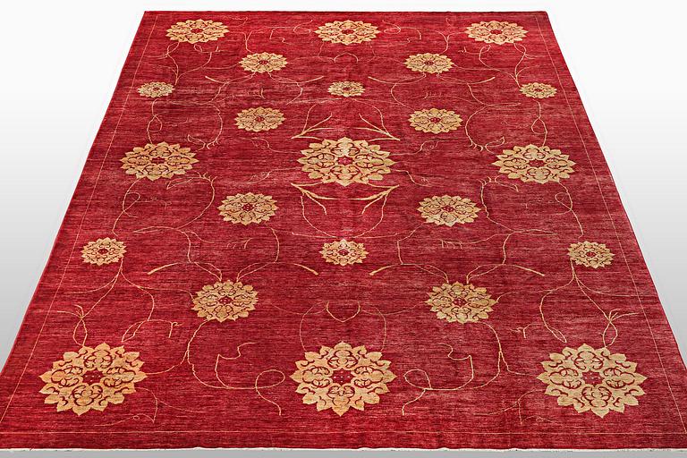 A carpet, Zieglar design, ca 524 x 367 cm.