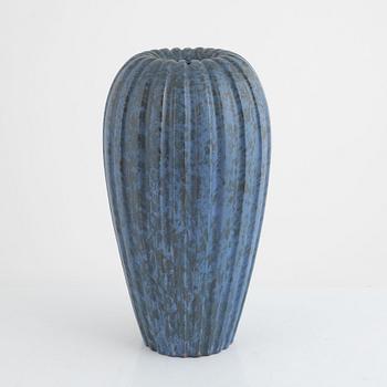 Vicke Lindstrand, a vase, Upsala-Ekeby, mid 20th Century.