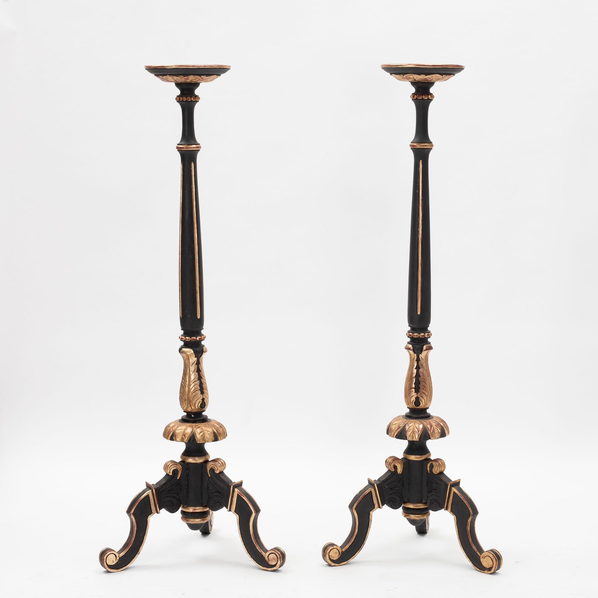 A pair of gueridons, 20th Century.