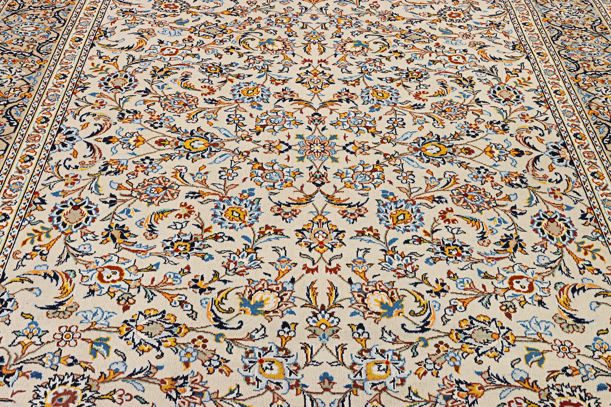 A Kashan carpet, c. 337 x 245 cm.
