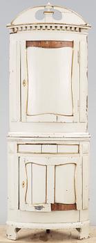 HÖRNSKÅP, gustavianskt stil, 1800-talets mitt.