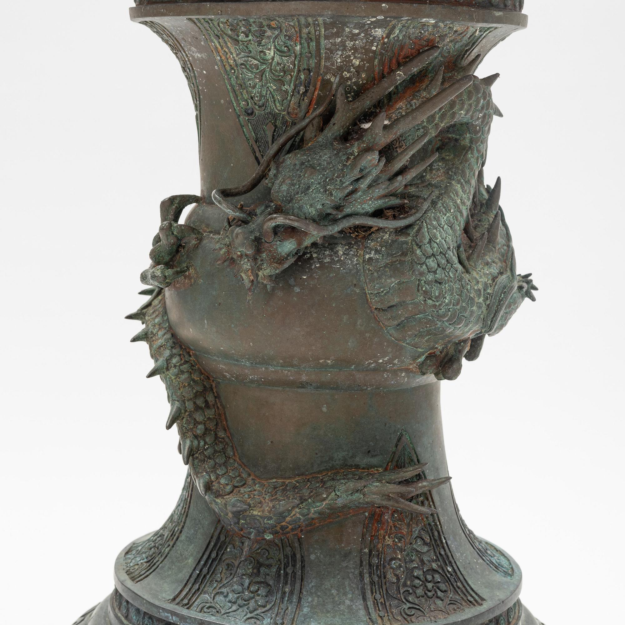 Lykta, brons. Japan, tidigt 1900-tal.