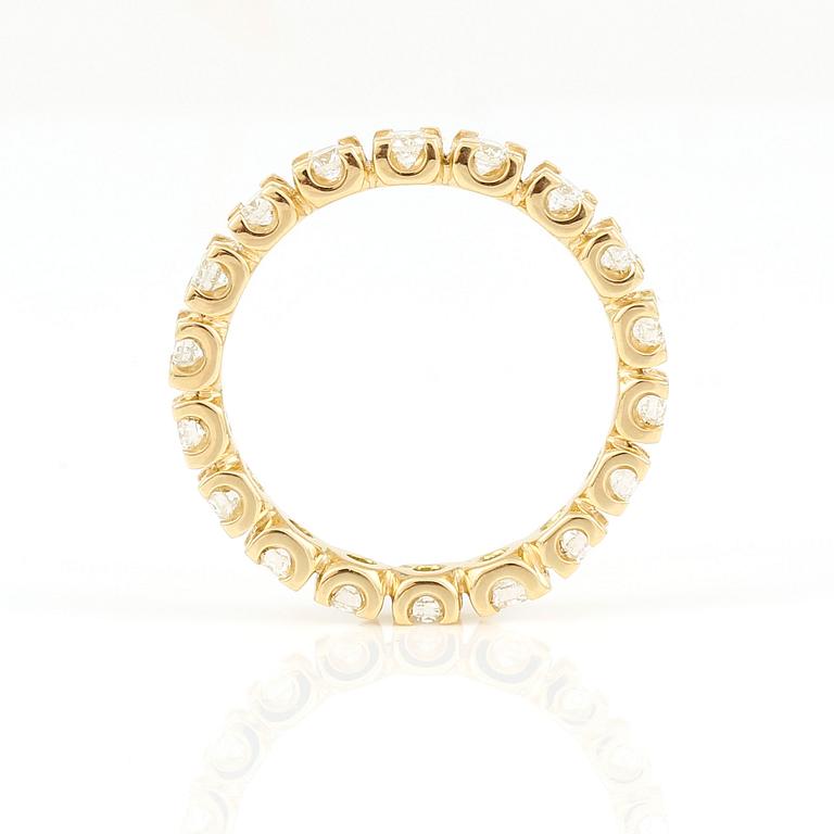 RING, 18K guld med briljantslipade diamanter, tot ca 1,05 ct. Vikt 3,15 gram.
