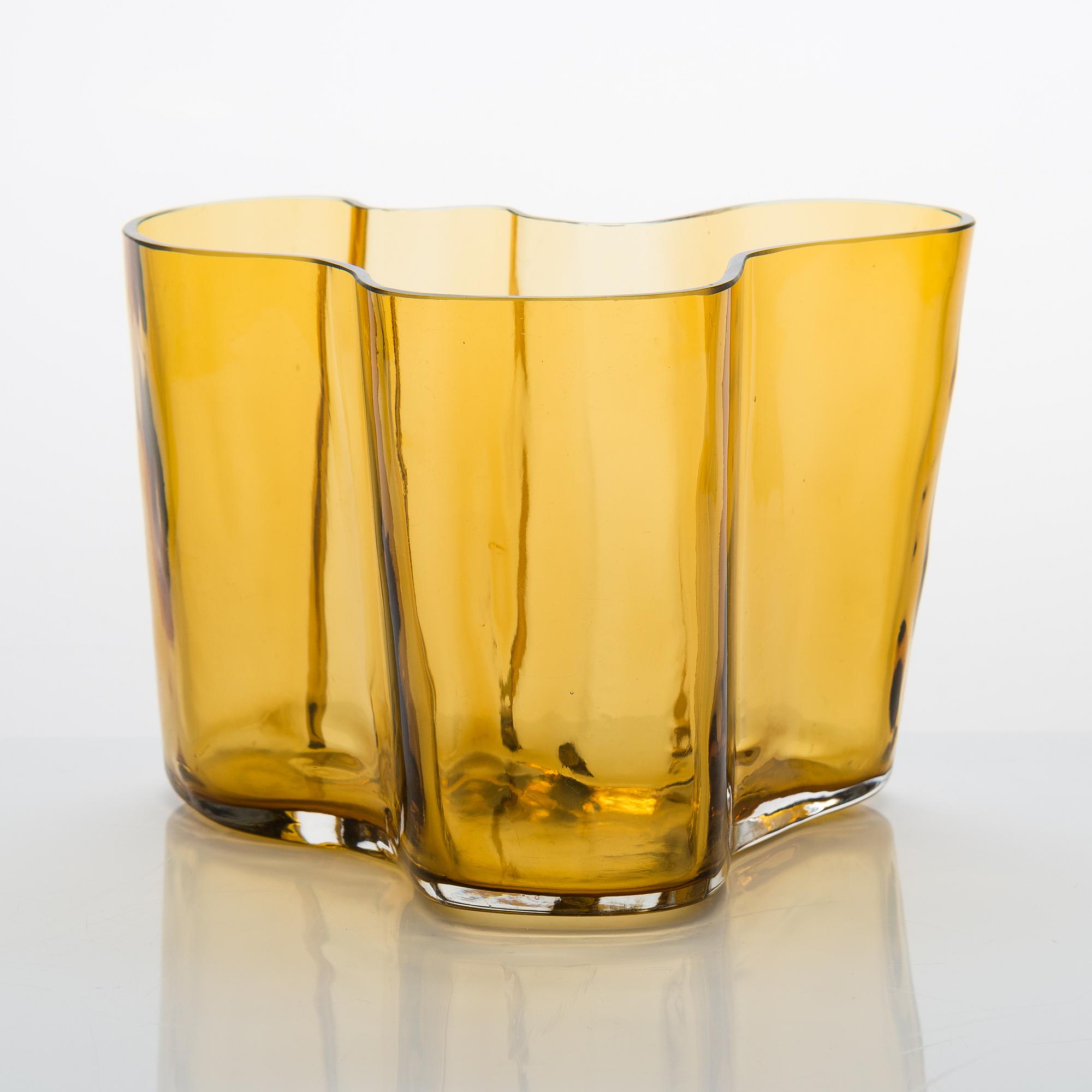 Alvar Aalto, A '9750' vase Karhula Glassworks 1937-1949. Finland.
