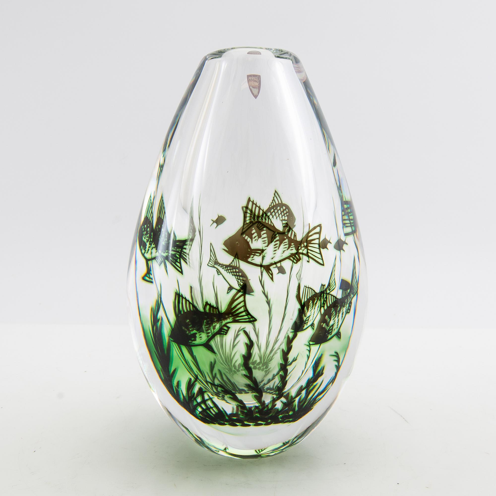 Edward Hald, vase "Fish Grail", Orrefors. signed 1984.