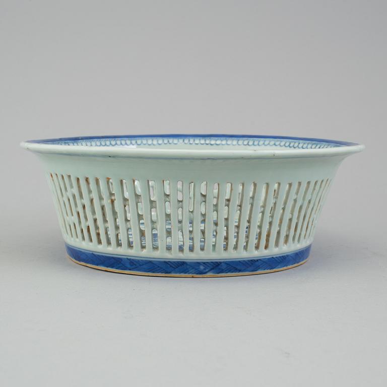 A Chinese blue and white chestnut basket, Qing dynasty, 19th century.