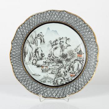 A Chinese grisaille plate, 18th century.