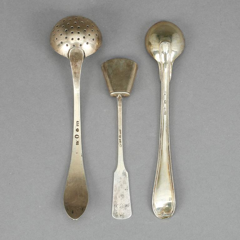 SKEDAR, 3 st, silver, olika mästare, 1800-talets första hälft. Total vikt ca 50 gram.