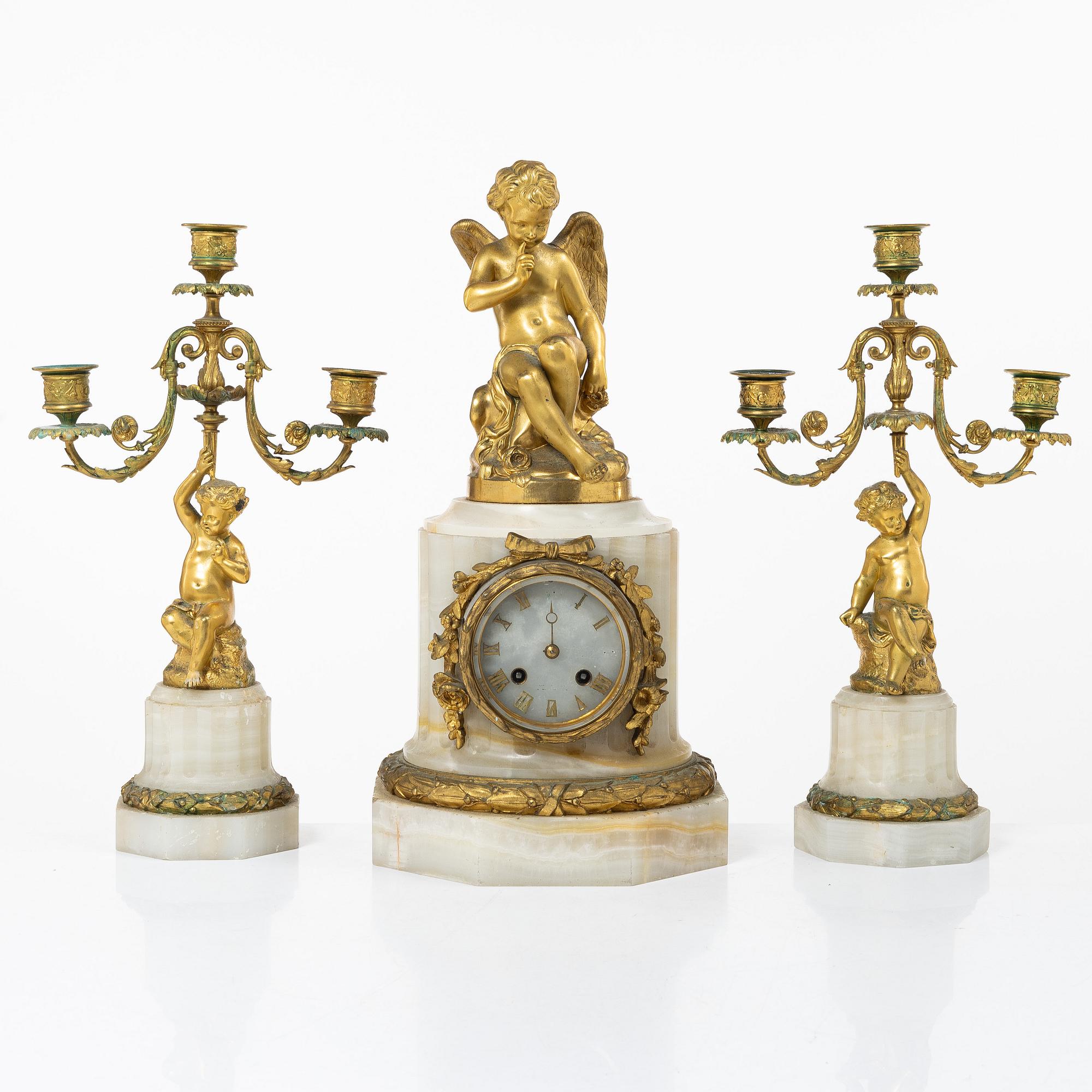 A three piece table garniture, circa 1900.