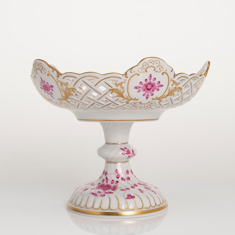 A 77-piece set of Meissen 'Indische malerei' porcelain tableware from the latter half of the 20th century.