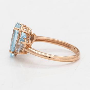 A 14K gold ring with topazes, Russia 2000-tal.