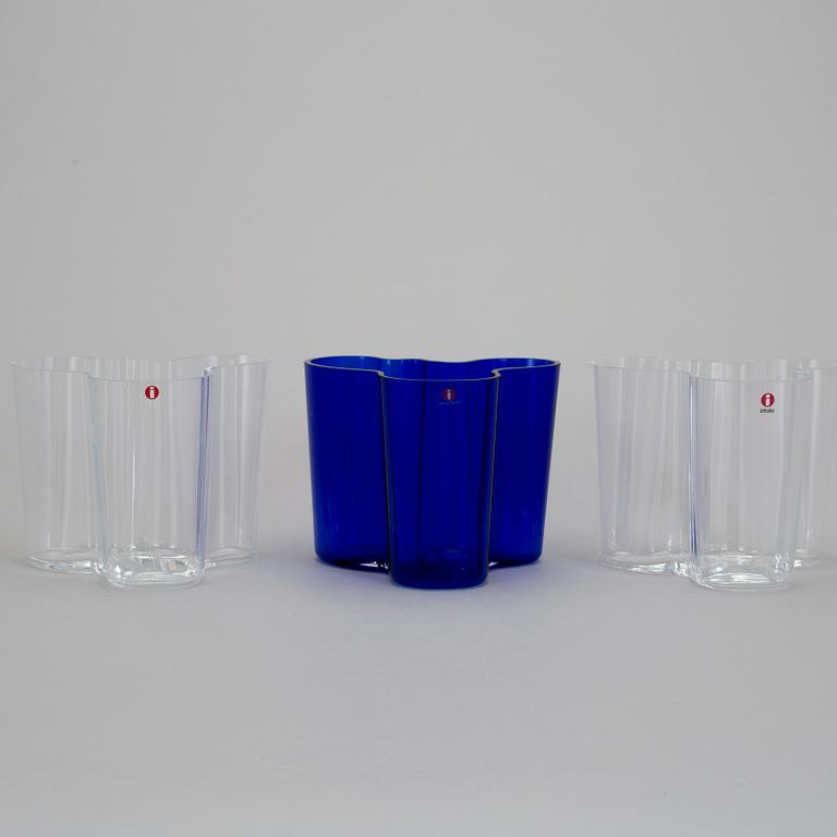 ALVAR AALTO, "Savoy", vaser, 3 st, Iittala, en numrerad och daterad 1995.