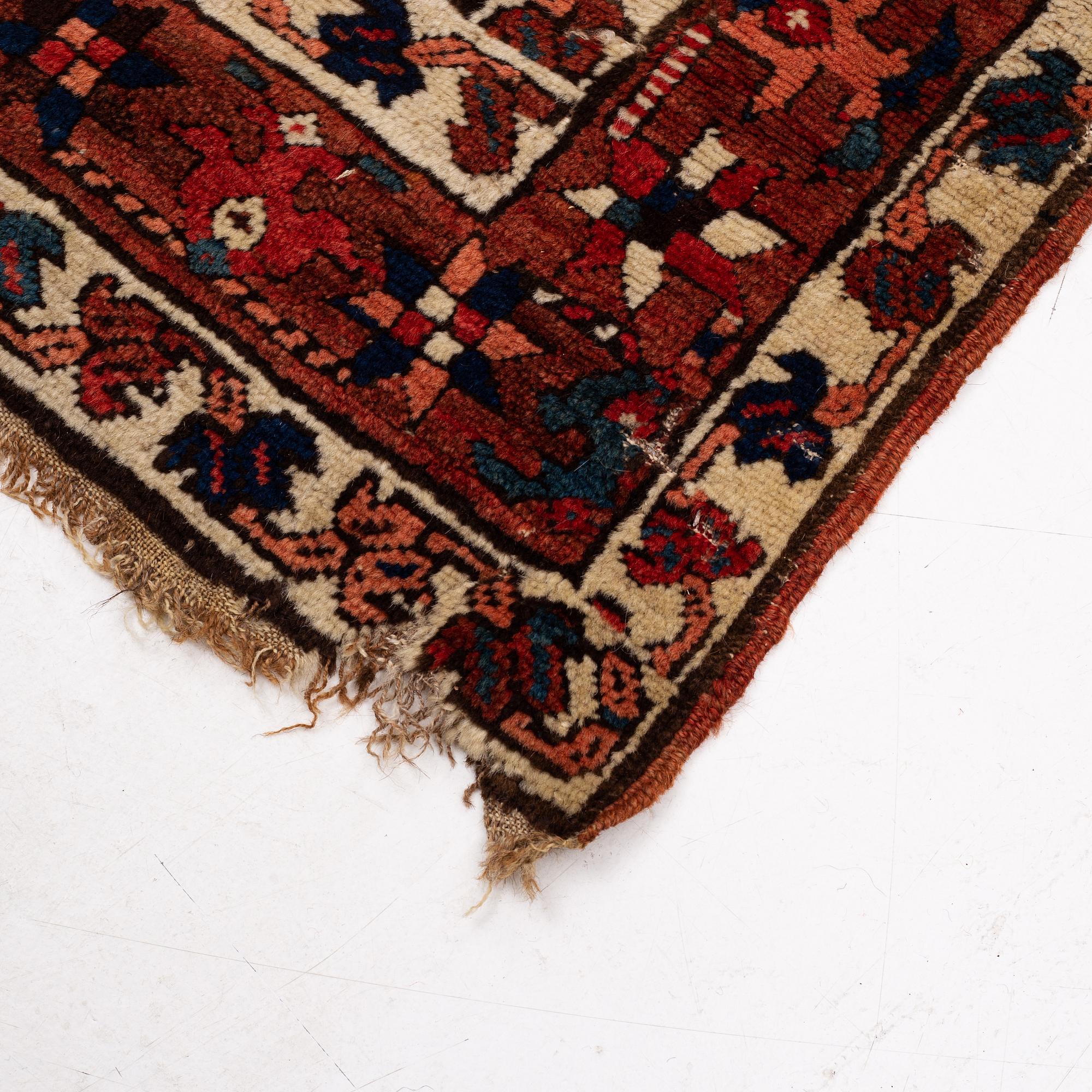 A persian gallery carpet, ca 400 x 110 cm.