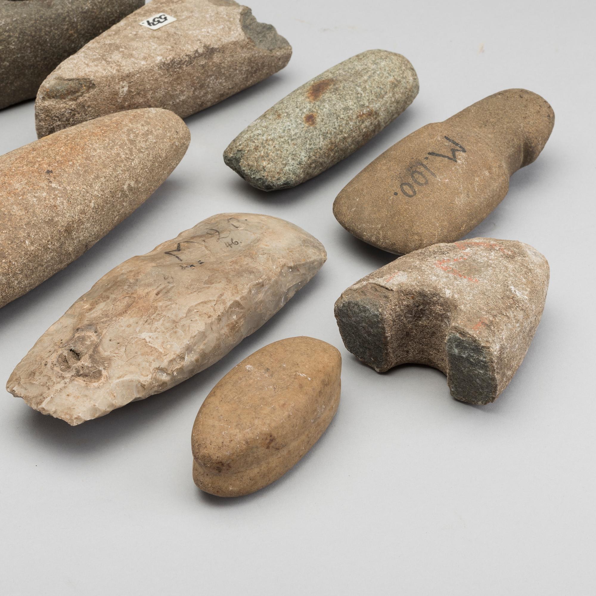 STONE TOOLS / -WEAPONS, 10 PCS, POSSIBLY NEOLITICUM.
