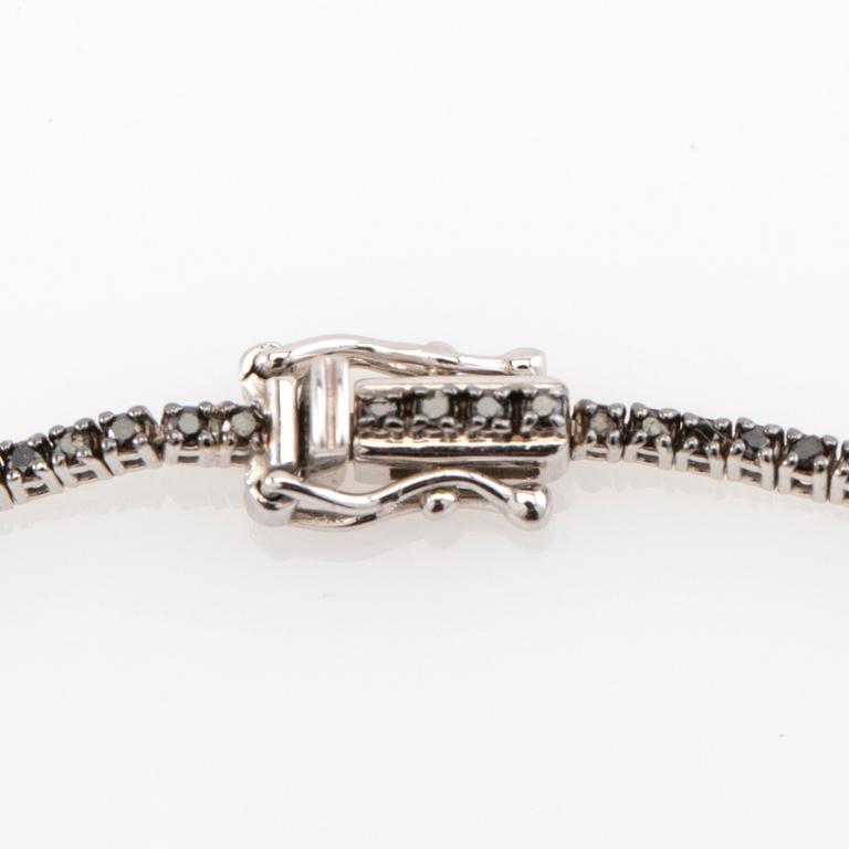 Tennis bracelet 18K white gold with black diamonds.
