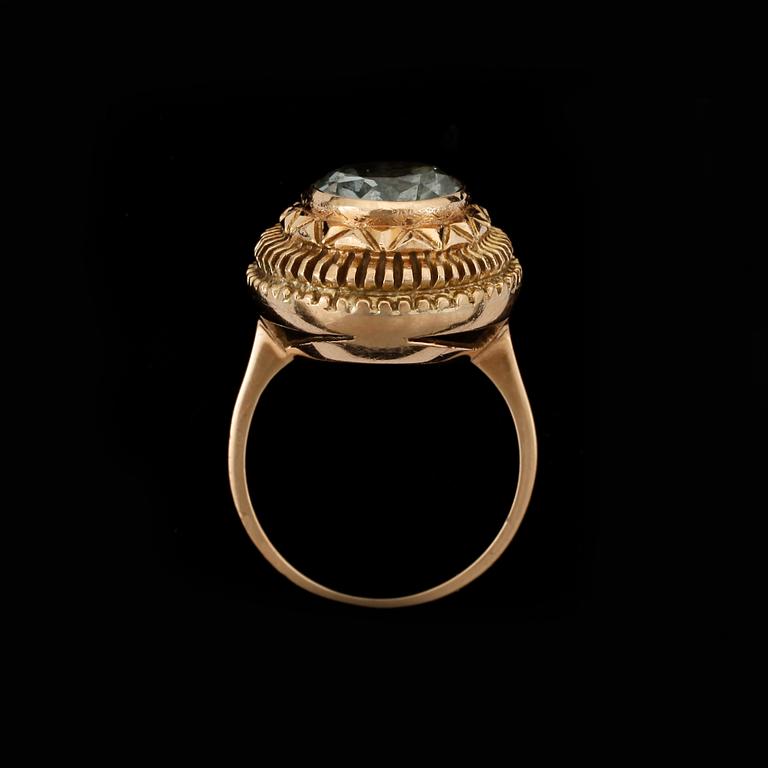 RING, 14k guld med grönsten. Vikt ca 9,2 gram.