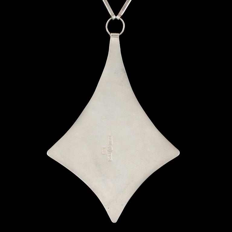 COLLIER, silver samt cabochonslipad turkos, Silverkällan Silversmedjan, Vänersborg, 2001. Vikt 40 g.