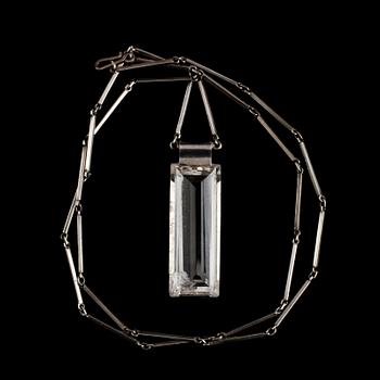 HÄNGE, silver med fasettslipad bergkristall, Stigbert för Heribert Engelbert, Stockholm, 1943. Vikt 27 g.