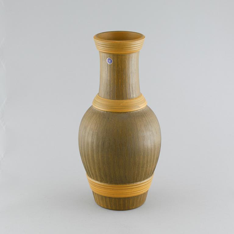 IRMA YOURSTONE, vas, keramik, Upsala-Ekeby, 1900-talets andra hälft.