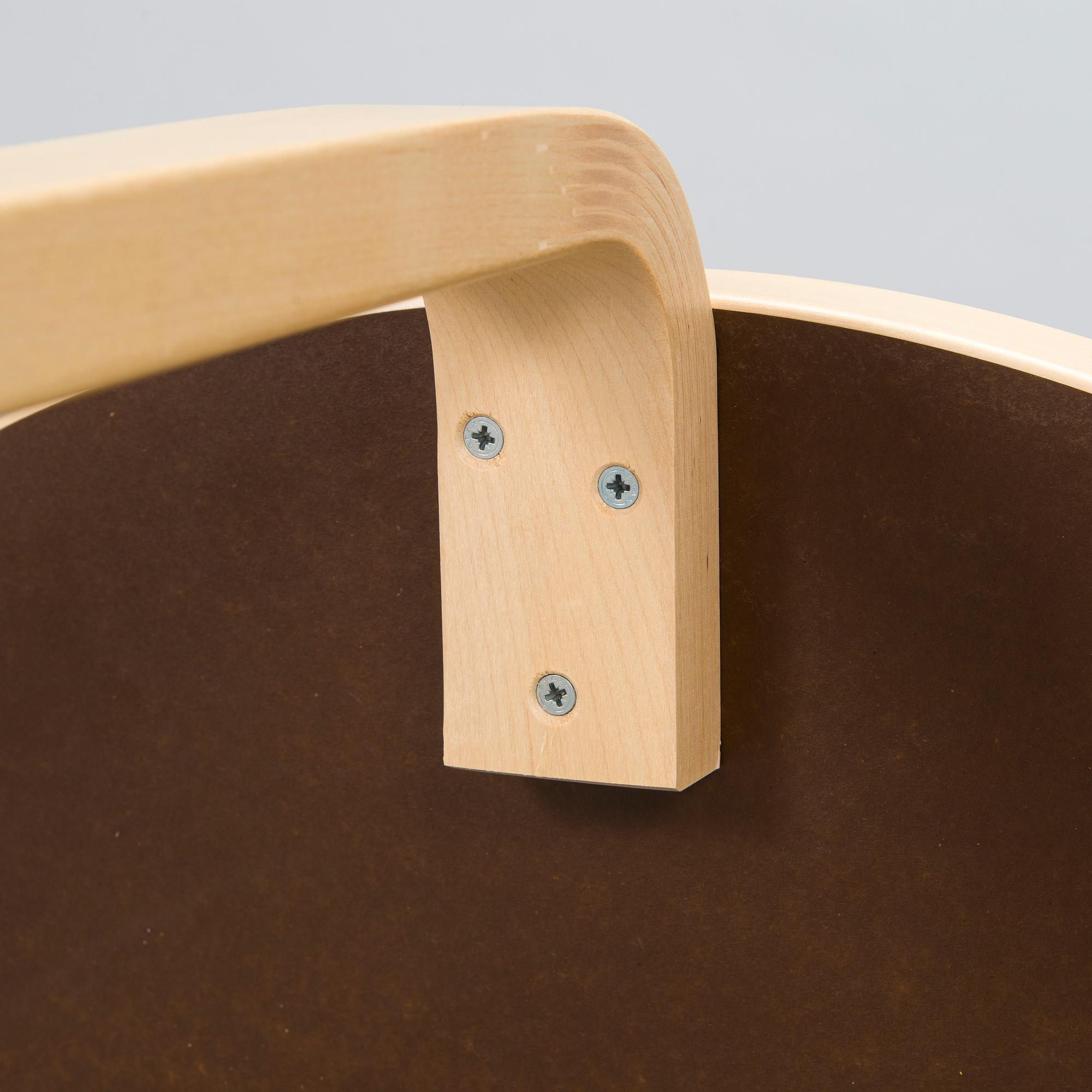 Alvar Aalto, Lastenkaluste, 3 osaa,  pöytä ja jakkaroita 3 kpl, yhteistyö Moomin Characters 2013.